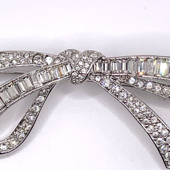 Nolan Miller Signed Silver Tone Swarovski Crystal Baguette Bow Pin Brooch - Picture 9 of 9
